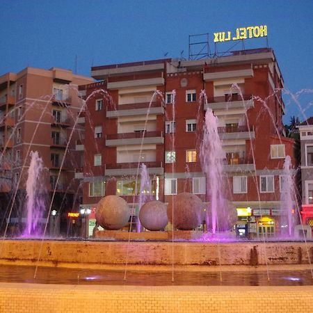 Hotel Lux Vlorë Esterno foto