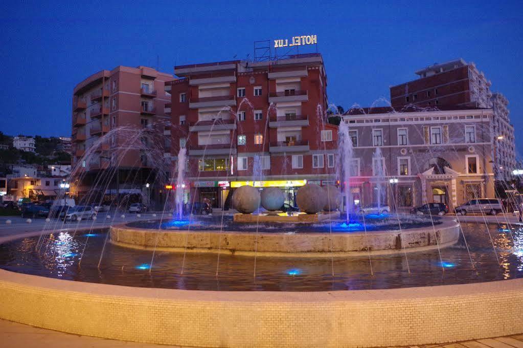 Hotel Lux Vlorë Esterno foto